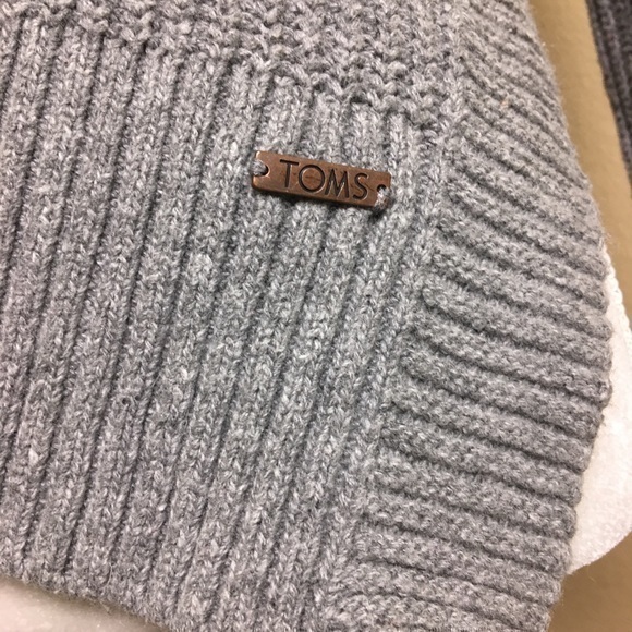 **SOLD**  TOMS Target silver & gray pullover sweater, size S - Picture 3 of 8